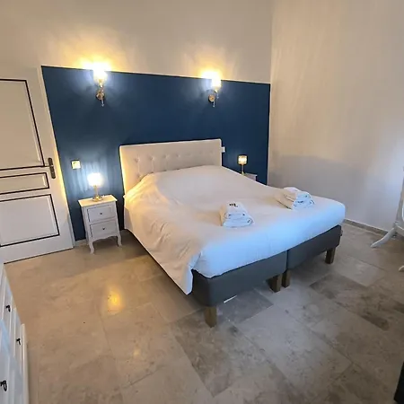 Le Nid Du Chateau Montfroc