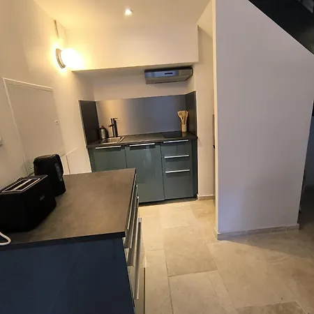 Le Nid Du Chateau Apartment *