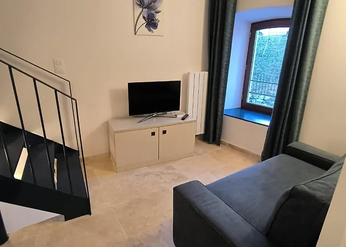 Le Nid Du Chateau Apartment